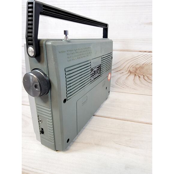 Realistic Radio Shack 12-625A FM AM Portable AC DC Radio TESTED Retro Vintage - Picture 5 of 12